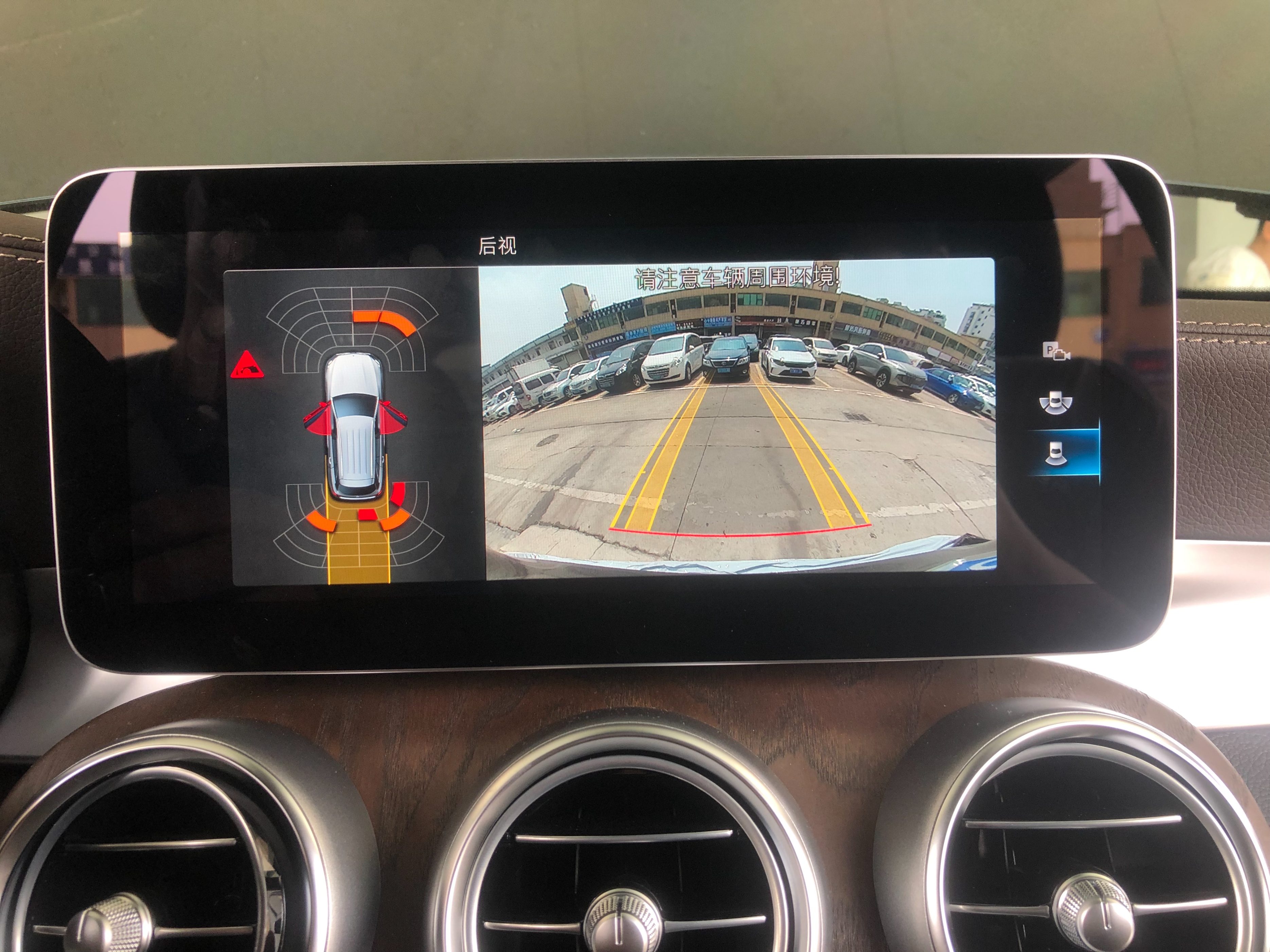 新车落地第一站，22款奔驰GLC300升级360全景影像，防止小剐小蹭