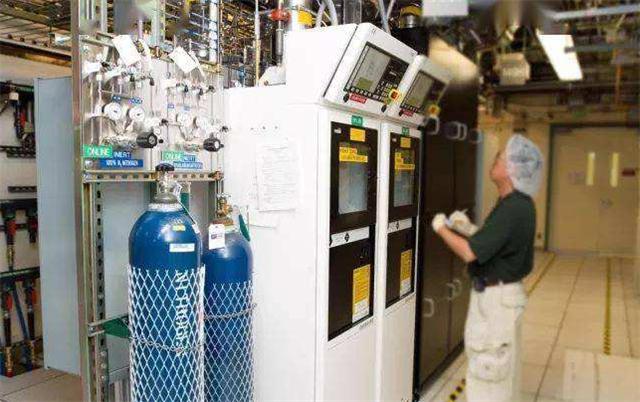 轮到美国被卡脖子？乌特有气体恐断供，将中气商纳入半导体供应链