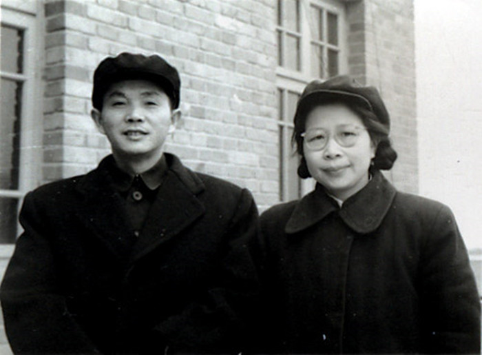 毛主席高烧不退，西医治疗无效，中医开方毒性大，毛主席：我不怕