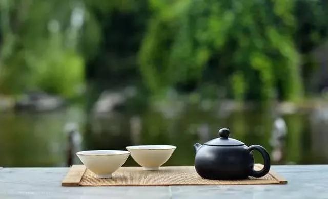 人间沧桑人走茶凉,道不尽世态炎凉诉不完一生沧桑