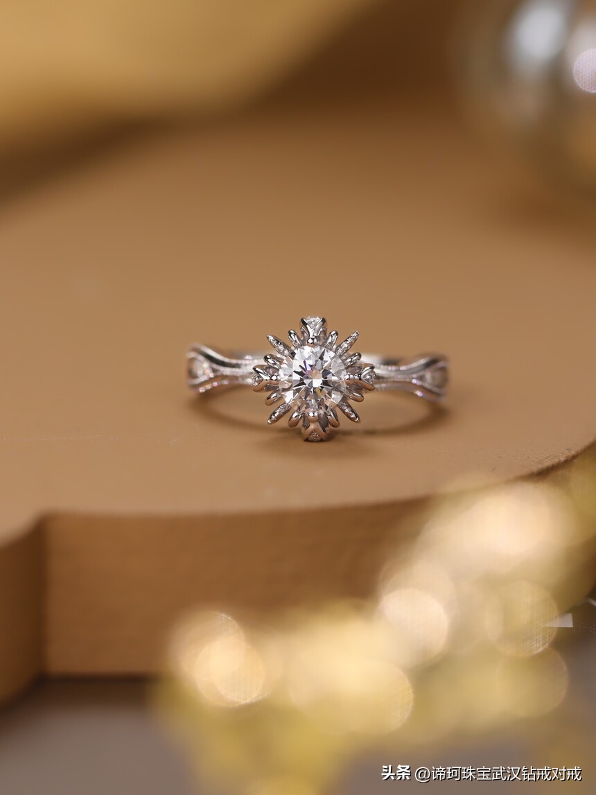 要存多少钱才能买车,花十几万买钻戒正常吗