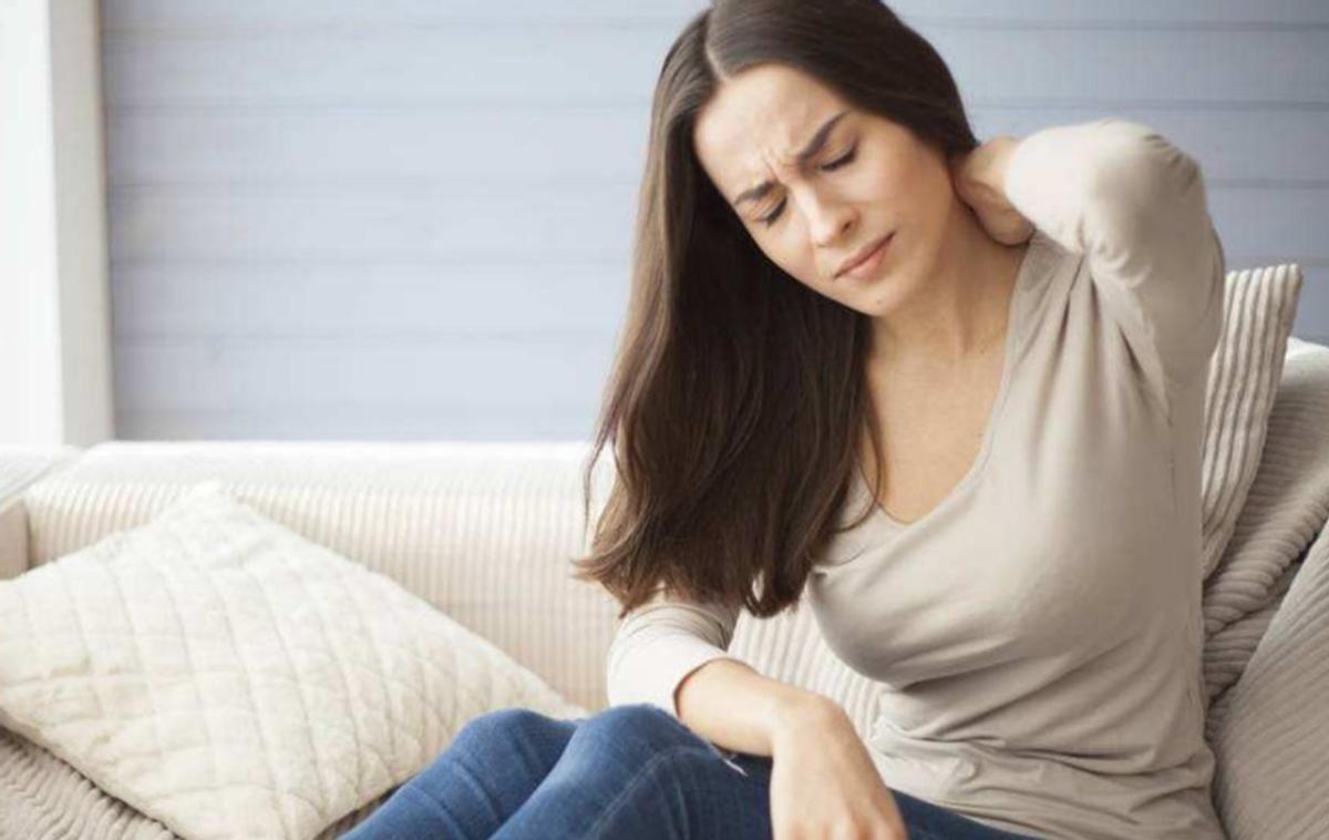 女子腹部痒，医生用镊子夹出16只阴虱！原来阴虱有4个传播途径