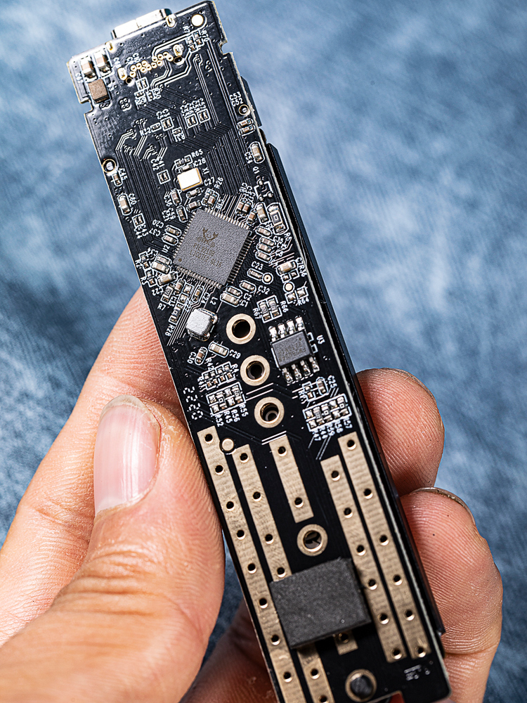 买个固态硬盘做移动硬盘可行,买个固态硬盘自己能装吗