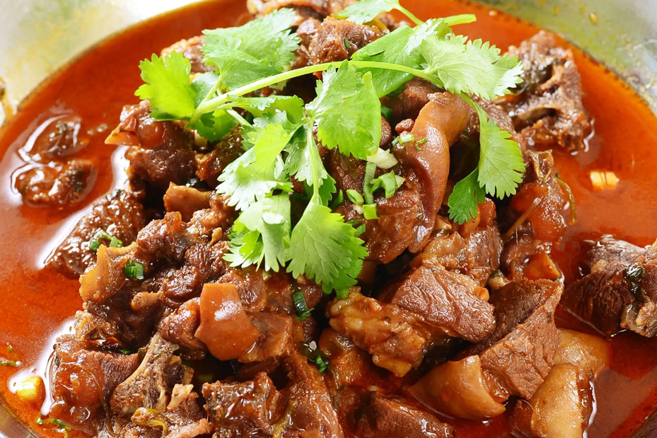 买羊肉买山羊还是绵羊好,山羊绵羊哪种羊肉更有羊膻味好吃