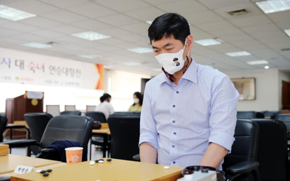 韩国第十六回男女打擂绅士队从爷爷变成大叔淑女队金恩持搭末班车