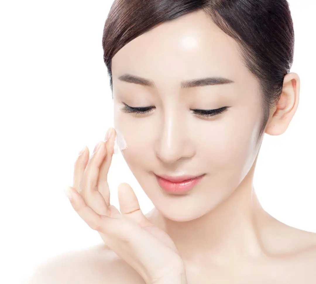 莫克丽肤学会正确涂面霜，让肌肤保持年轻态