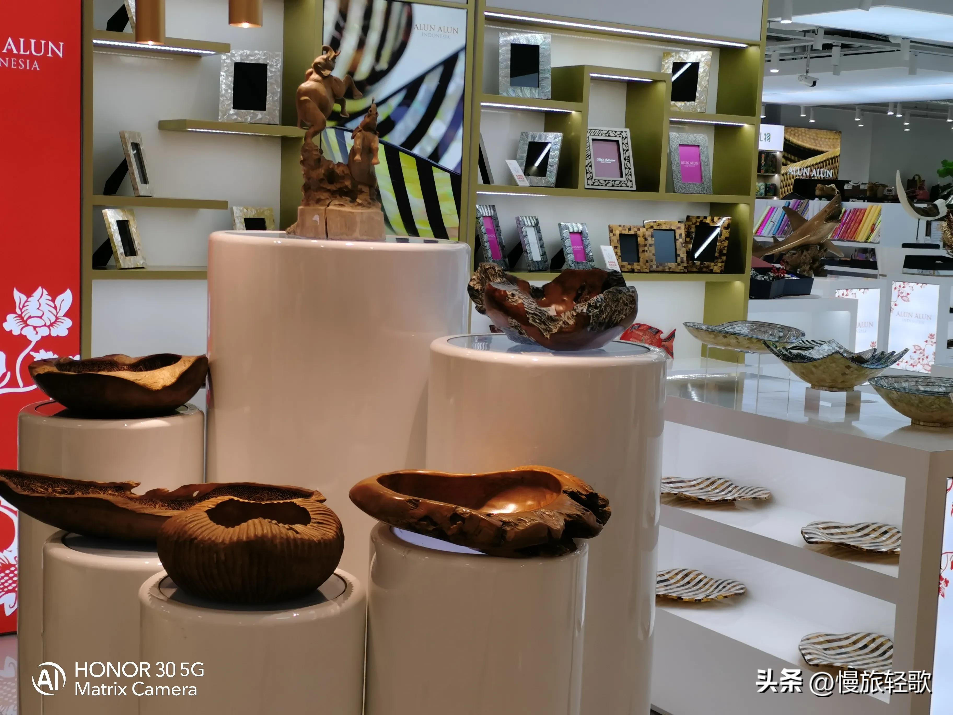 三亚购物必去的人气夏日商场,三亚夏日百货美发店