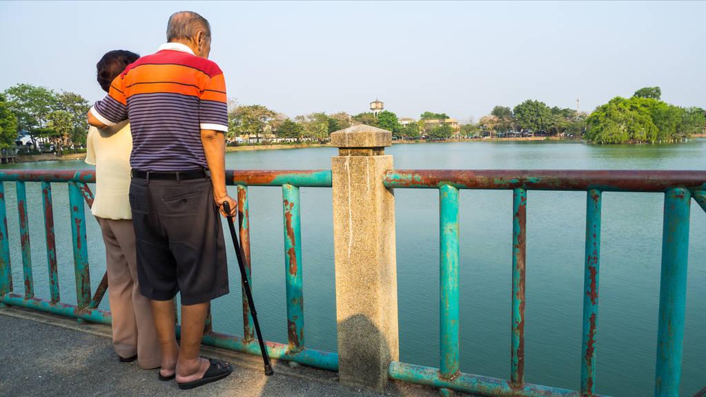 亲戚是势利眼该怎么处理,势利眼的亲戚让人寒心