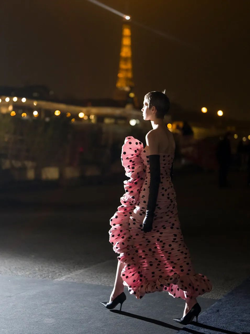 从2023巴黎时装周看未来流行趋势,时装周巴黎2023风格