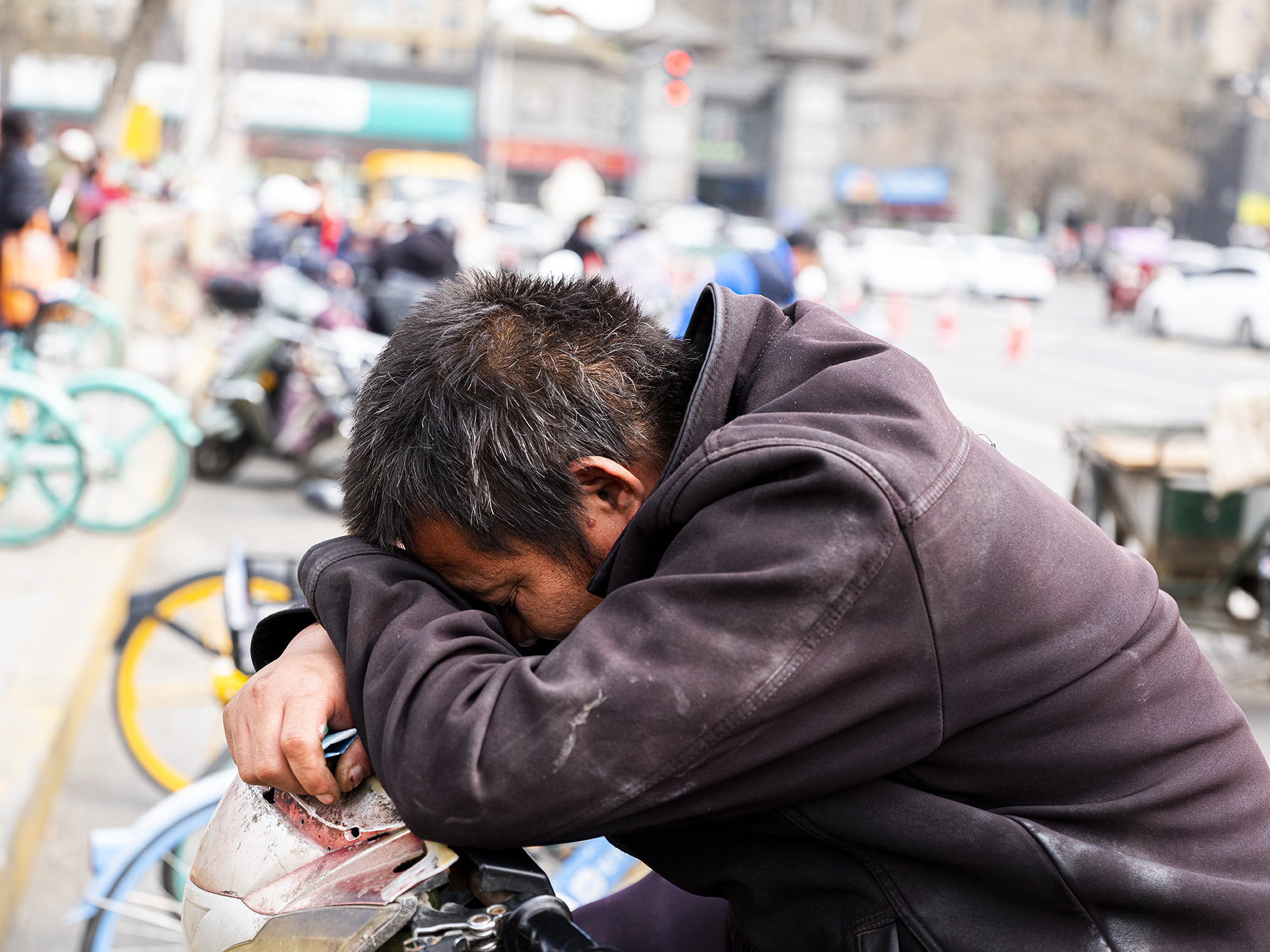 73岁老人8千工资花6千请保姆,80岁老头每月花19000元请保姆