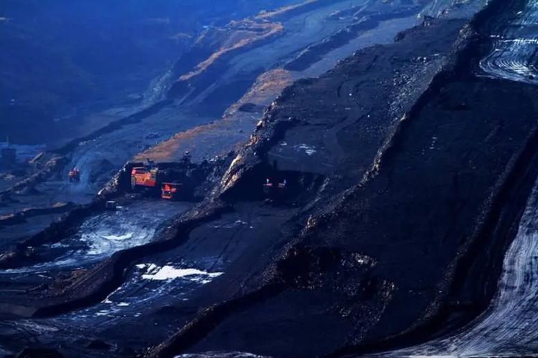 亚洲第一天坑是什么矿,亚洲第一坑煤矿图片