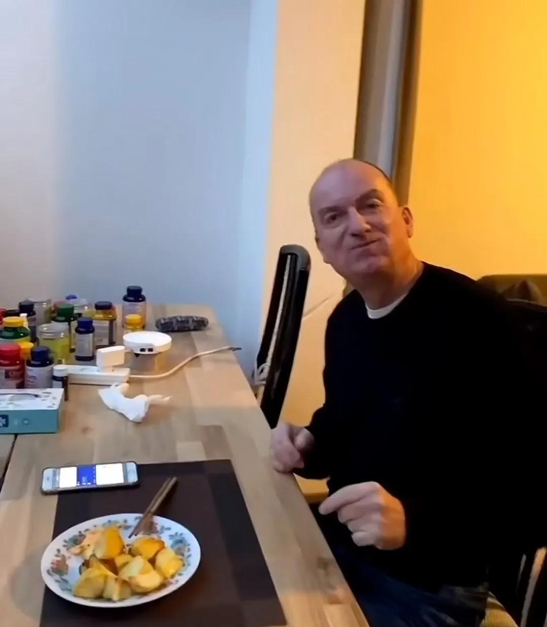 辽宁美女去荷兰寻找机会，偶遇荷兰男子，发现荷兰人喜欢中国文化