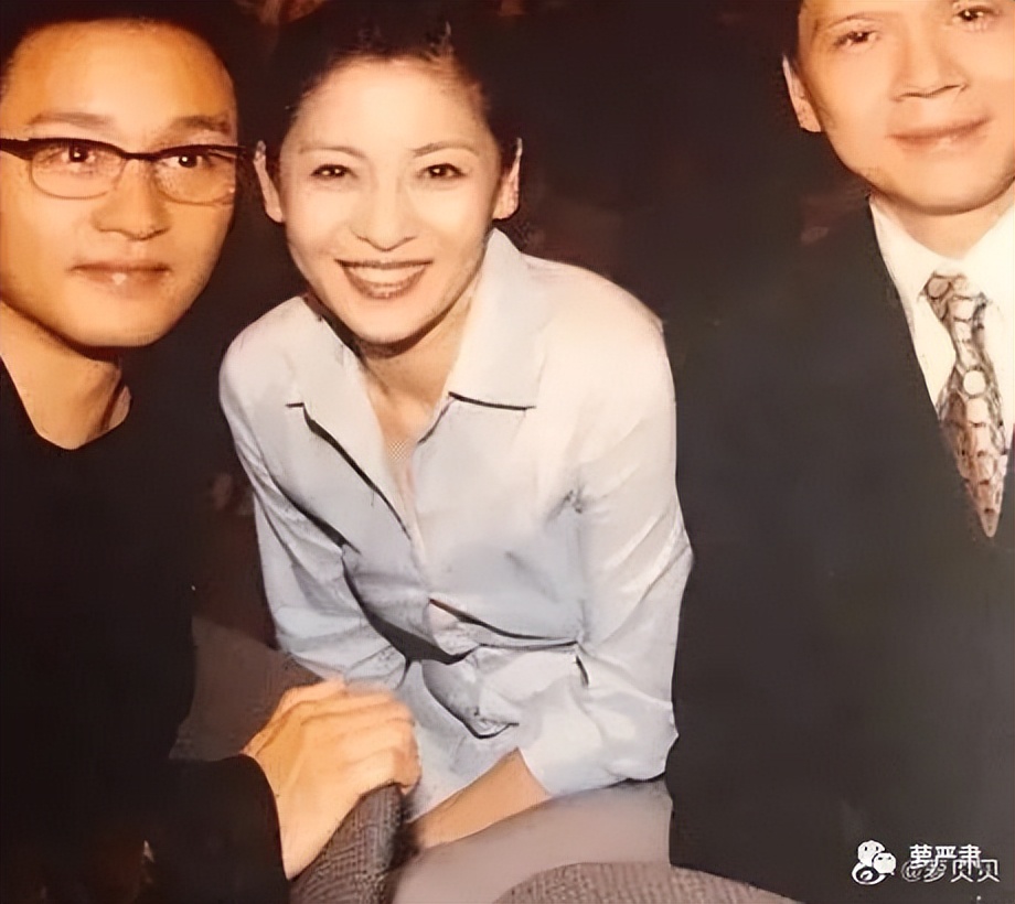 向太同框关之琳旧照曝光,向太年轻时秒杀关之琳