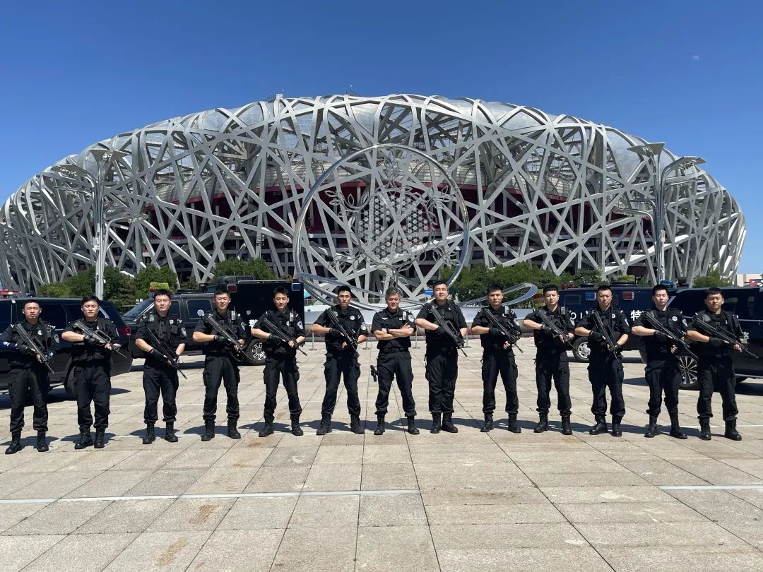 白发特警老队长,白发特警开枪