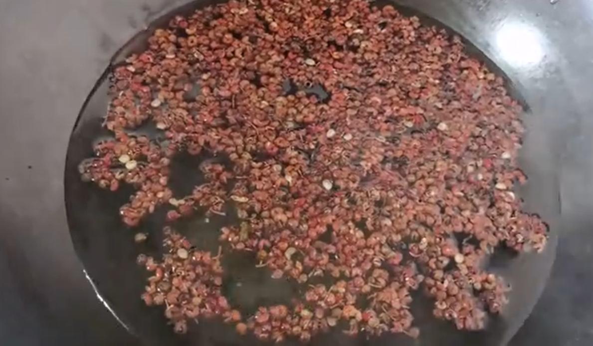 三菜品风味的起源花椒调味三剑客，花椒水、花椒面、花椒油（25）