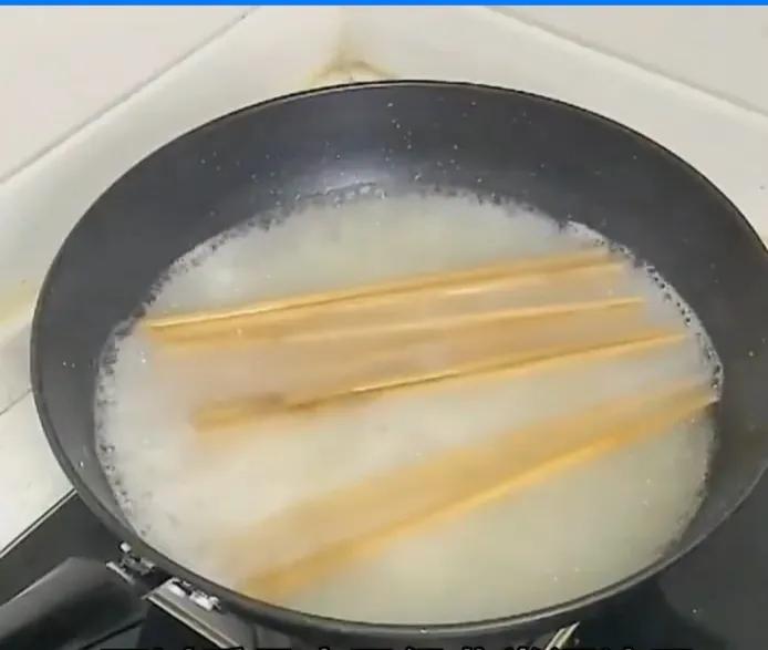 墙霉斑怎么去除,去除霉斑小妙招小苏打