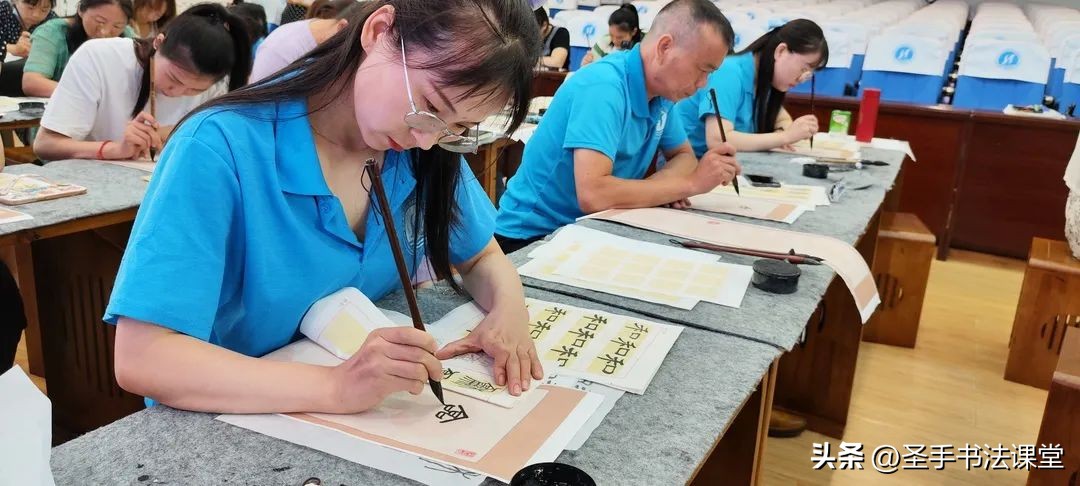 写篆隶楷行，品中和文化，鲁巷实验小学建和分校教师书法培训