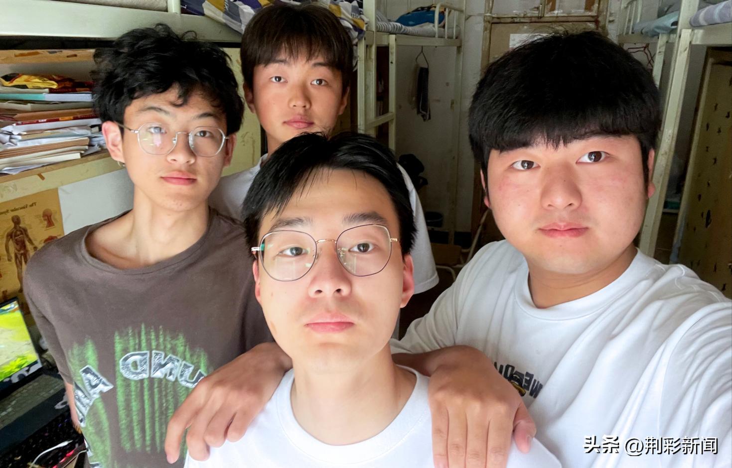 牛牛牛！住同一个宿舍的这4名荆州学子，集体获国奖！