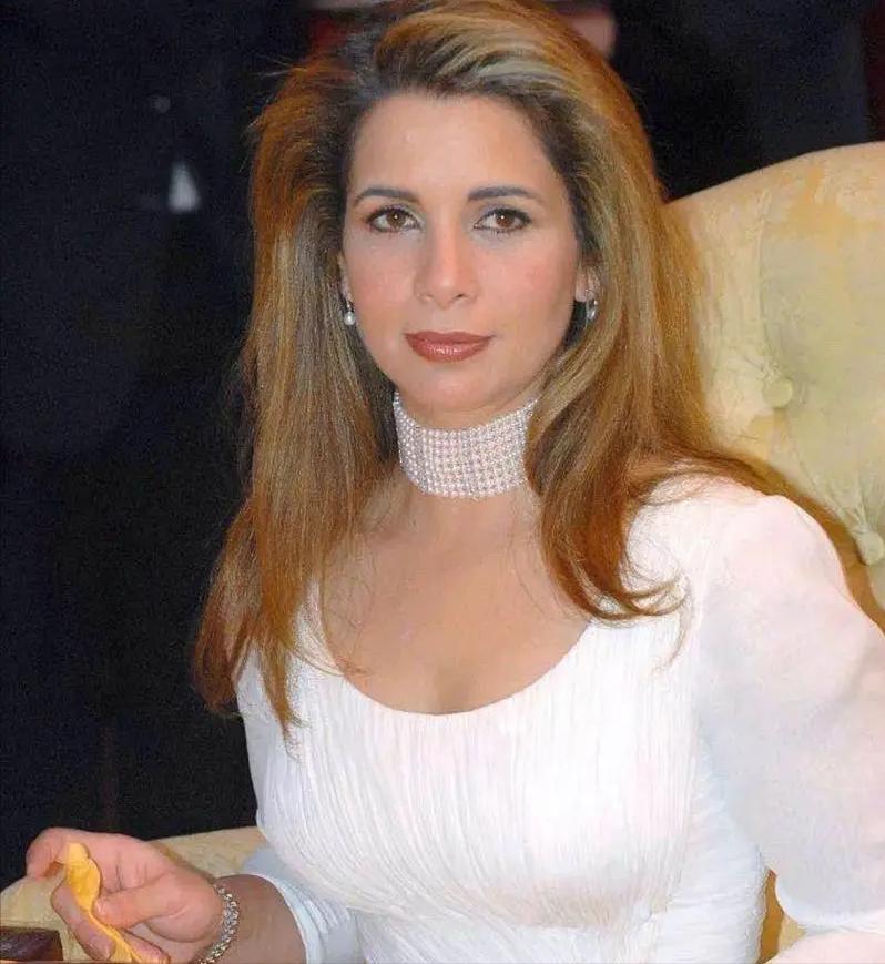 迪拜妻女逃亡 (迪拜酋长的妻女为何要逃离)