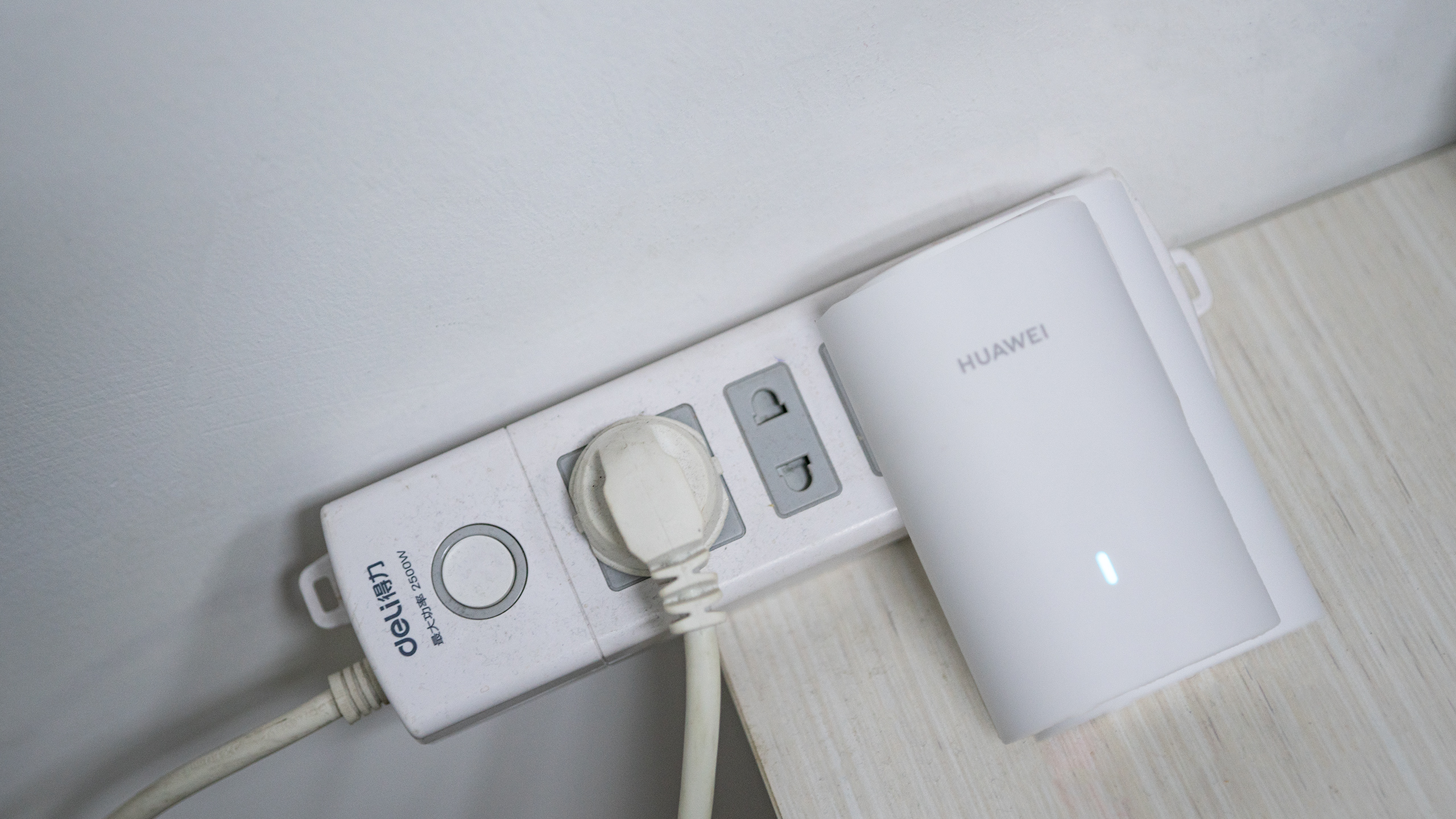 华为q6母路由有wifi信号吗,华为Q6母路由器有wifi的吗