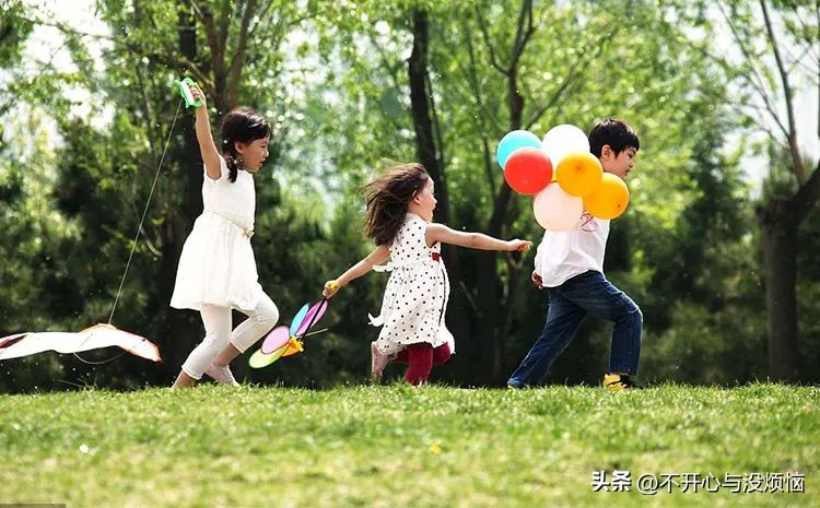 怎么选择衣服的胸围,女孩后背宽选择衣服