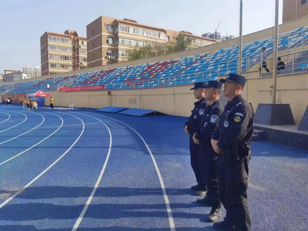 户政窗口周末开辟“学生*证办**”专场【三分钟速览成县公安动态】