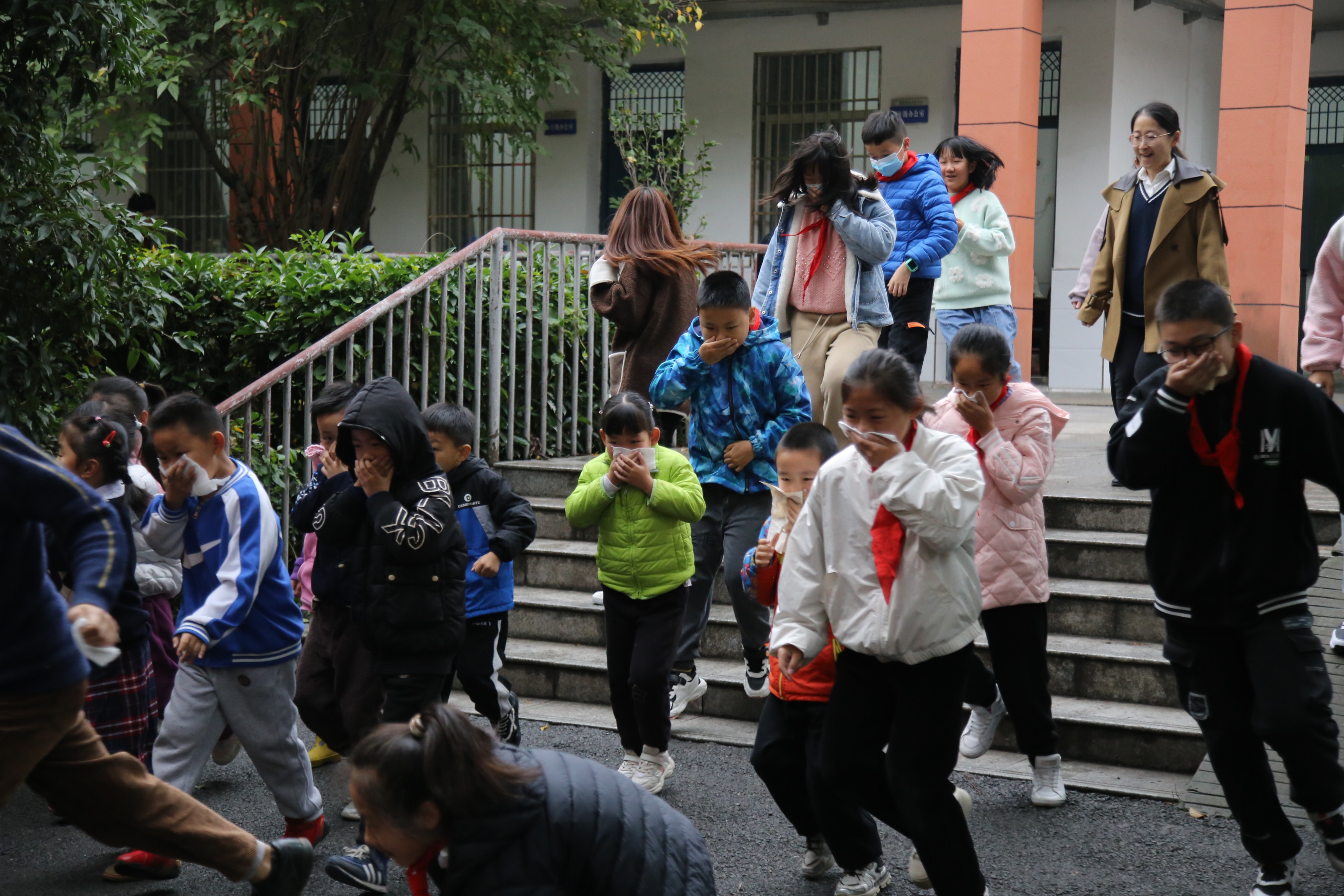 前进小学五育并举,东方红小学6+1实践活动