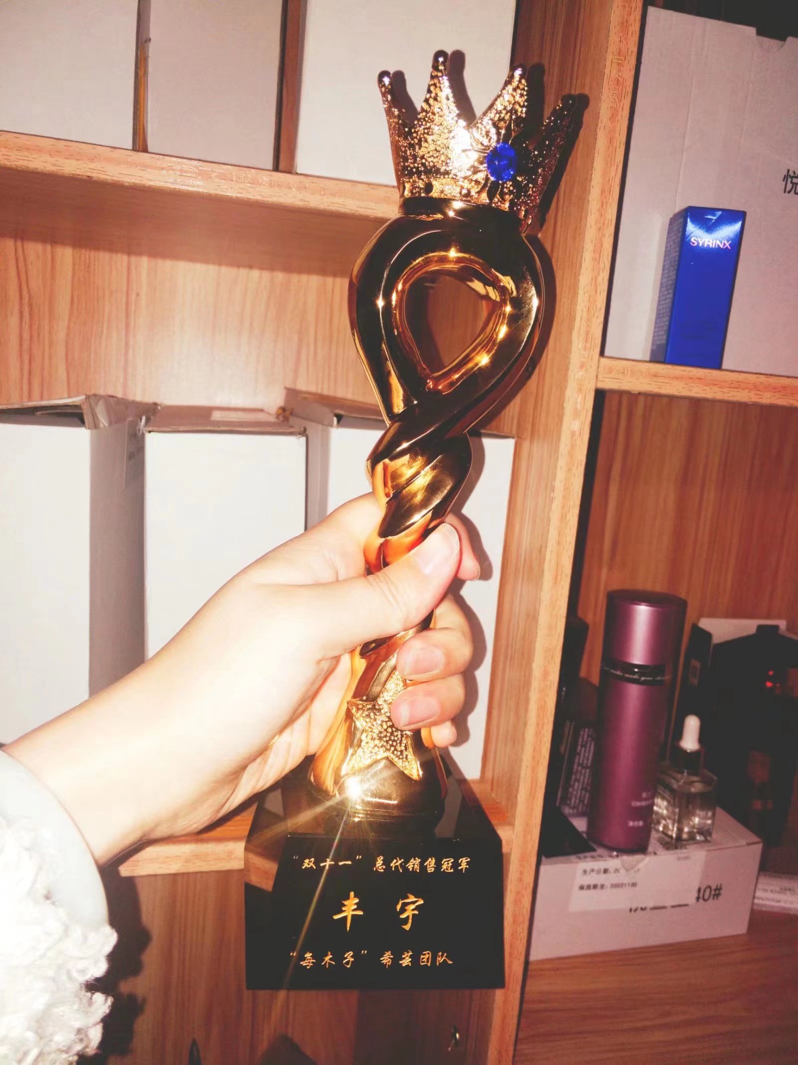 13岁开始创业现月入两万,女大学生创业月入5万元