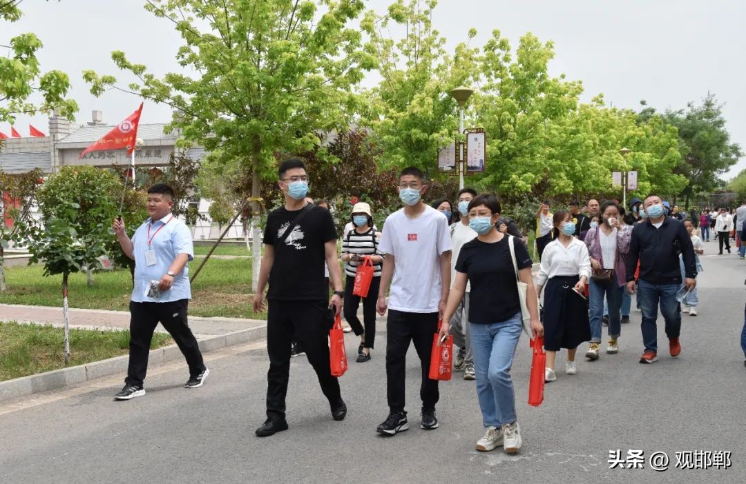 以爱之名育心成长主题活动,成人礼仪式学校举办