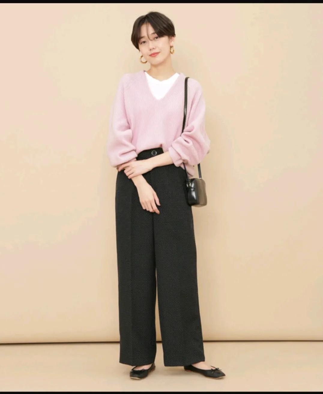 粉红色冬季针织开衫,冬季穿搭颜色搭配表