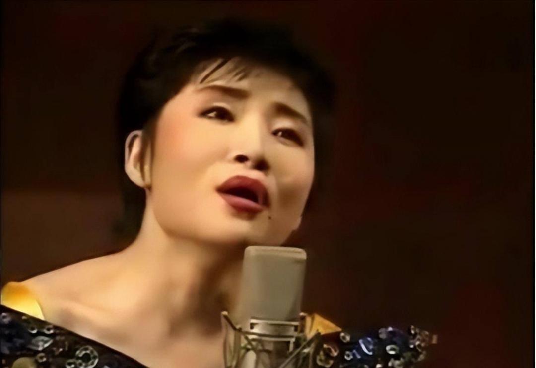 歌手李娜出家后还俗了吗,歌手李娜当年为什么出家