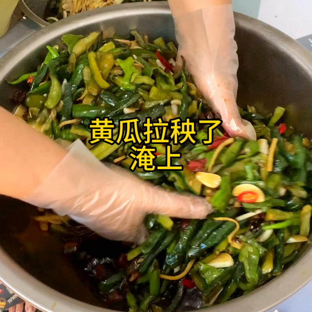 腌黄瓜啥都有了还有辣椒,没有太阳新鲜的黄瓜怎样腌黄瓜干