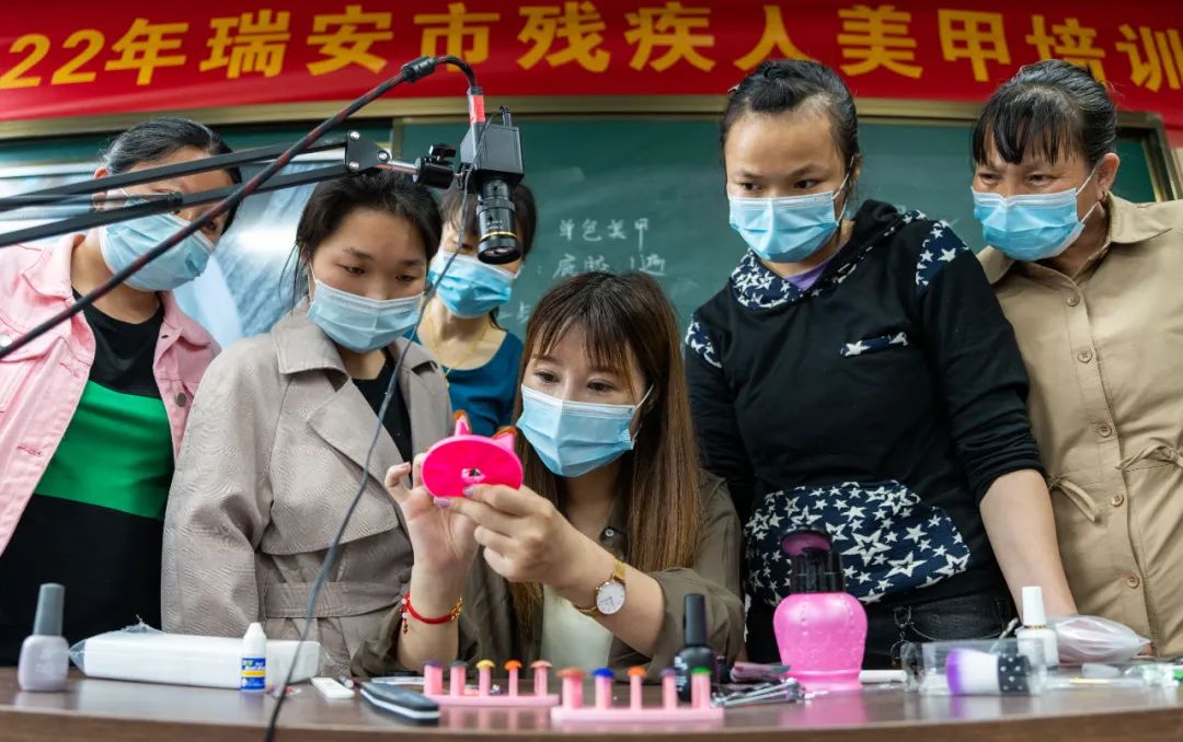 残障人士的世界是什么样的,从残疾人到亿万富豪