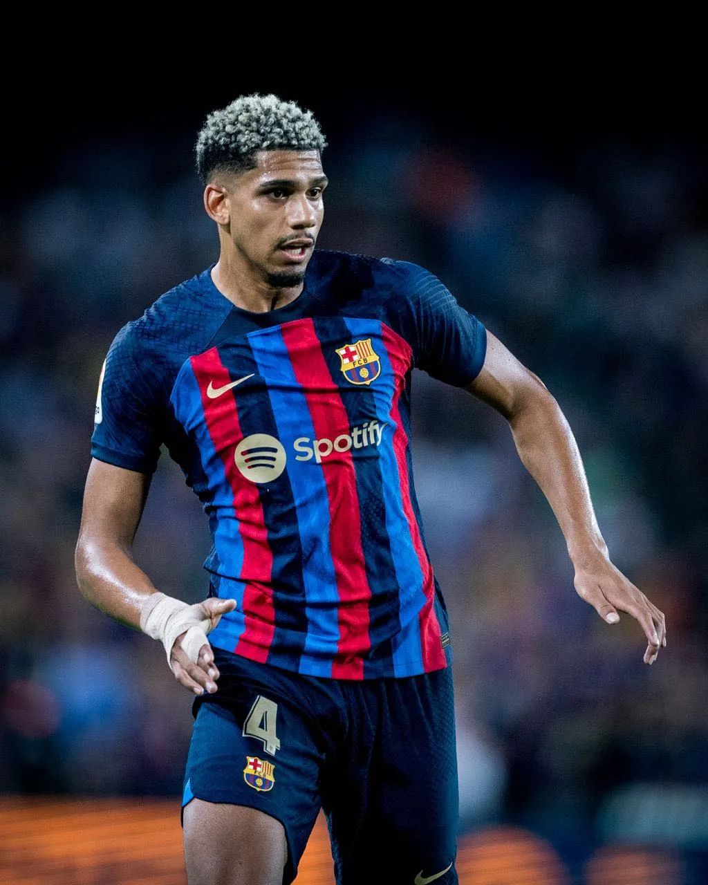 巴萨1-2不敌巴列卡诺莱万破门,巴萨1-2不敌巴列卡诺高喊梅西