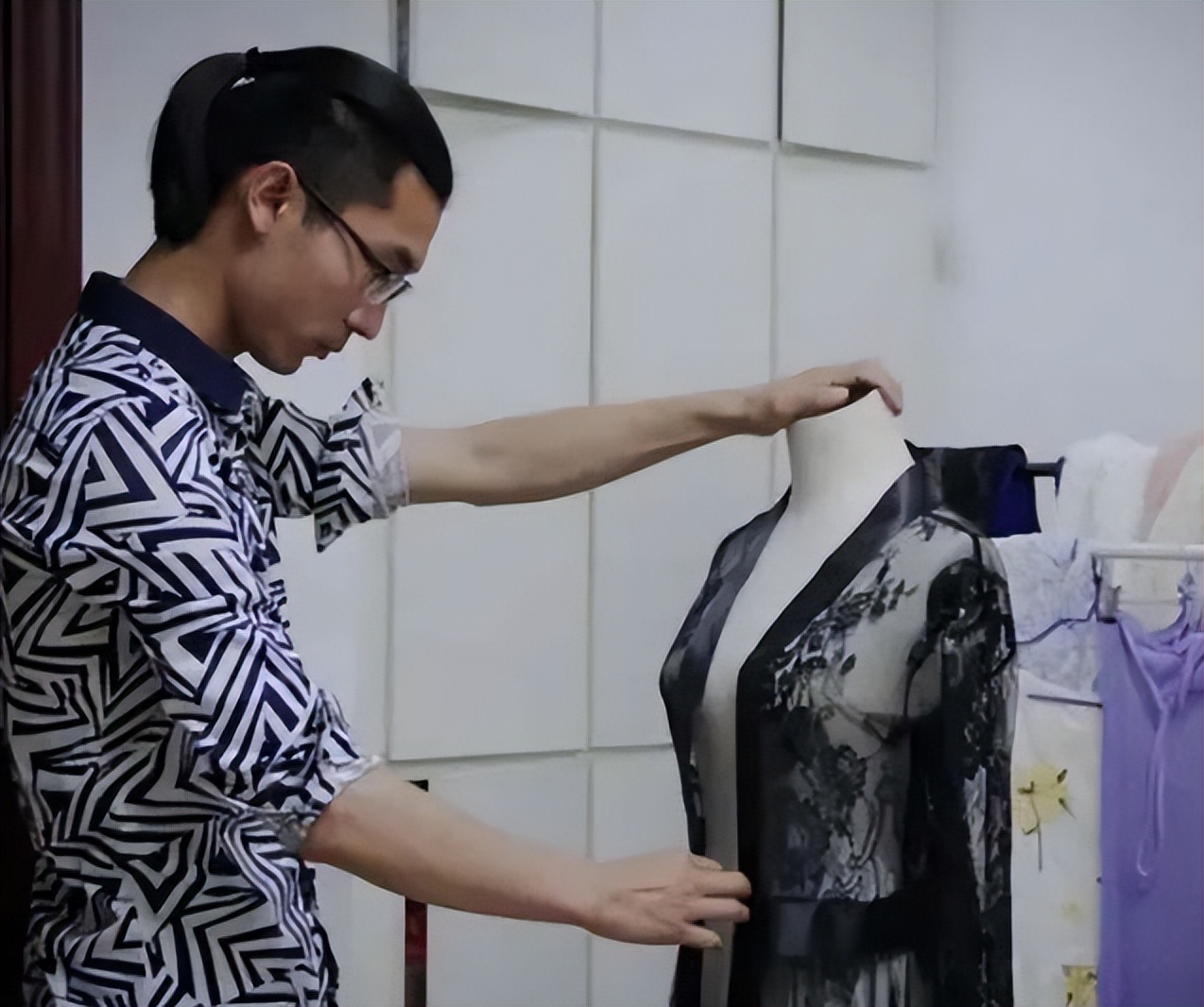 90后小伙带动全村致富,90后小伙的致富之路