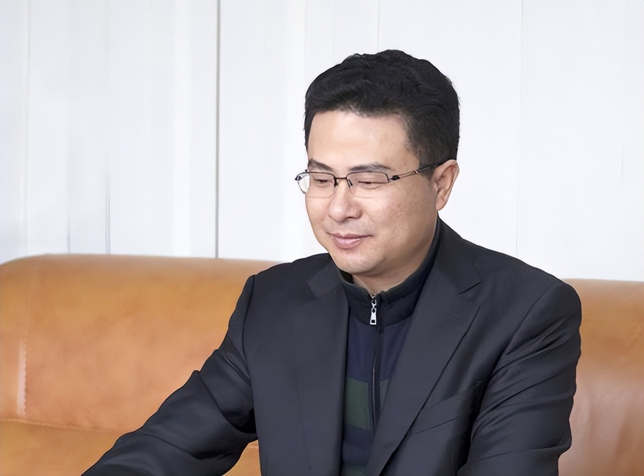 金立老板一把牌输十几亿,金立手机老板一把输50亿