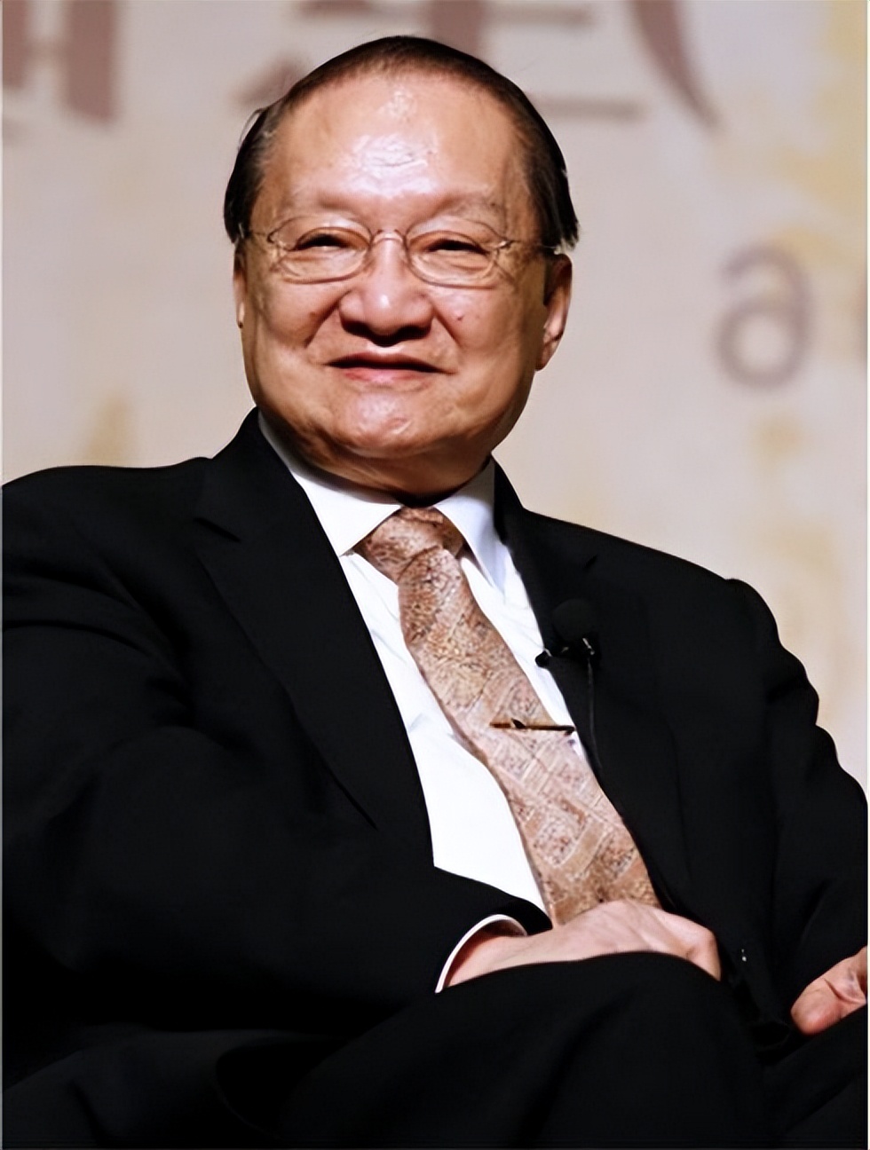 世代书香小说,浙江海宁人金庸