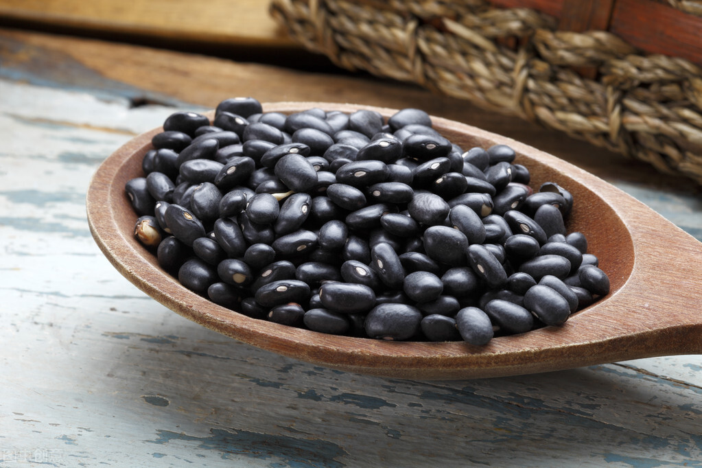 为什么吃黑豆对肾好,为什么吃黑豆可以防止掉发