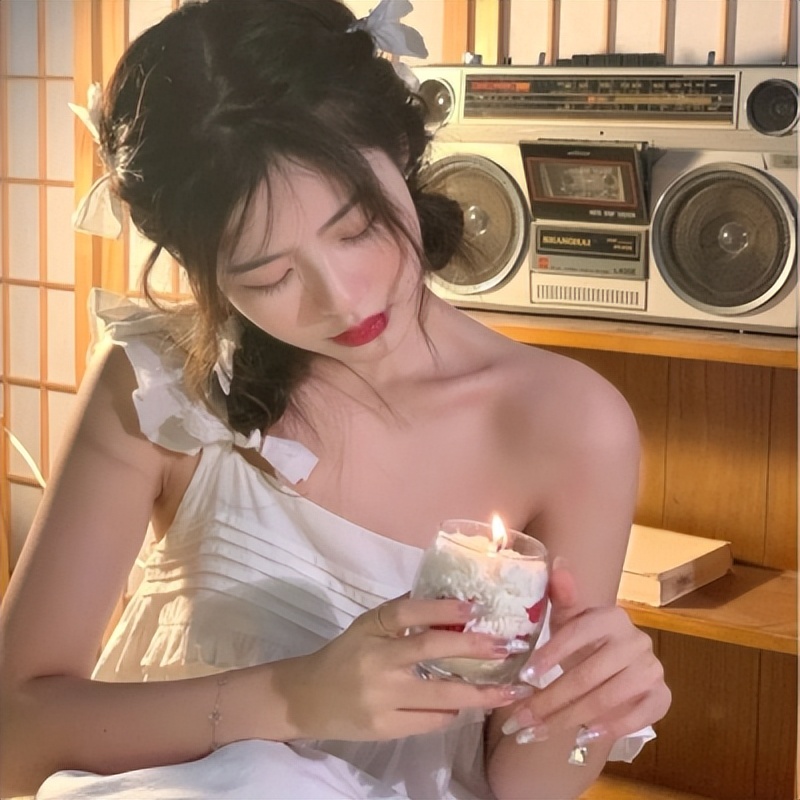 好看的精致头像女人味十足的,有艺术气息的头像唯美女