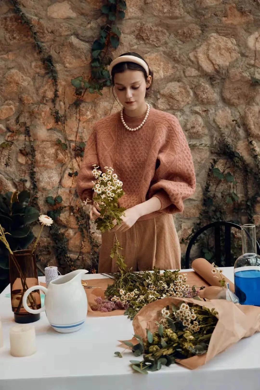 没想到!这3款“奶奶款毛衣”让姑娘们这么上头