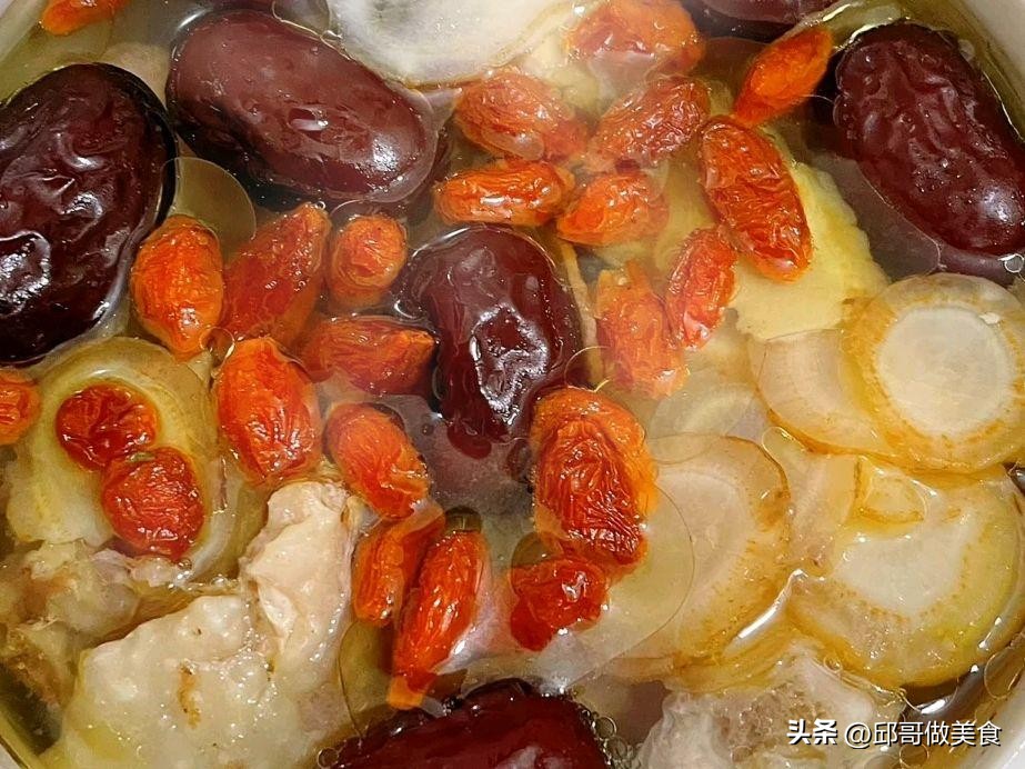 冬天最好吃的炖鸡汤,冬天炖什么鸡汤老小都可以吃