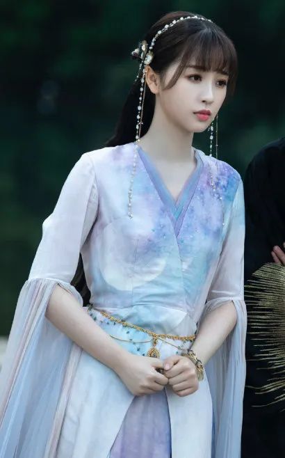 虞书欣雷人造型,虞书欣少女感造型盘点