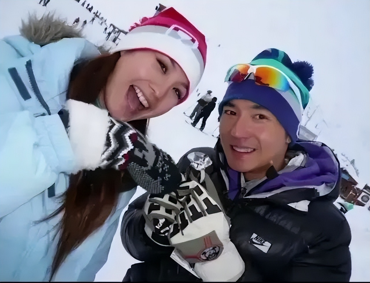 刘畊宏直播宣传邓紫棋启示录,刘畊宏顶流启示录