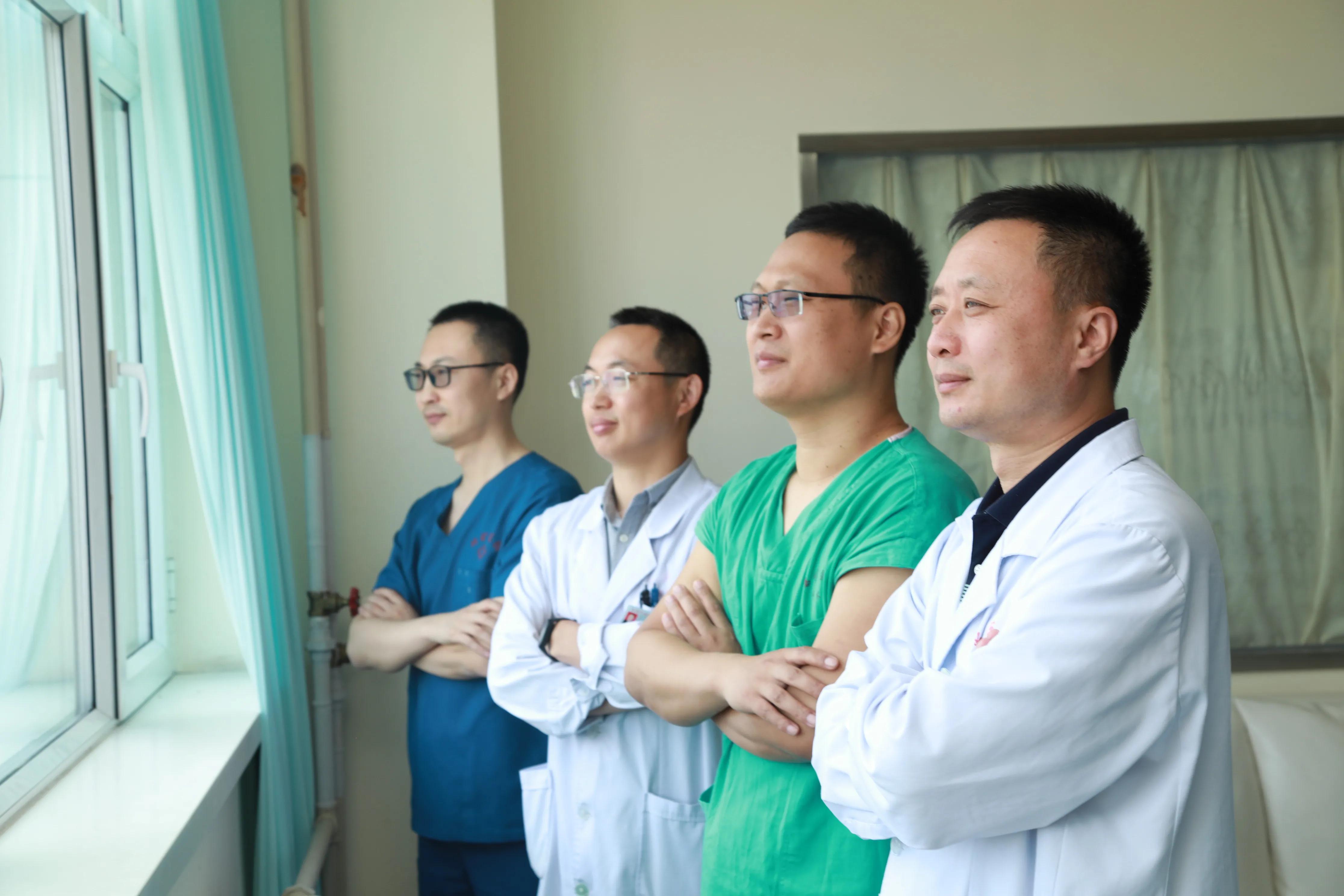 男人功能下降吃维生素几,中年男人补充维生素d