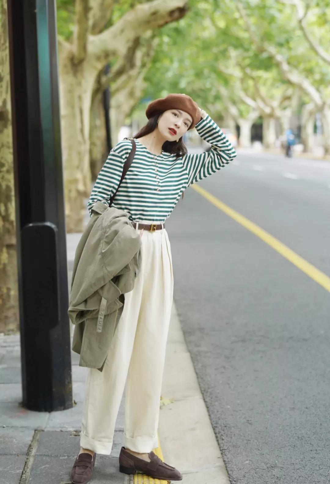 衣服就别扔了吧,衣服过时了扔掉吧