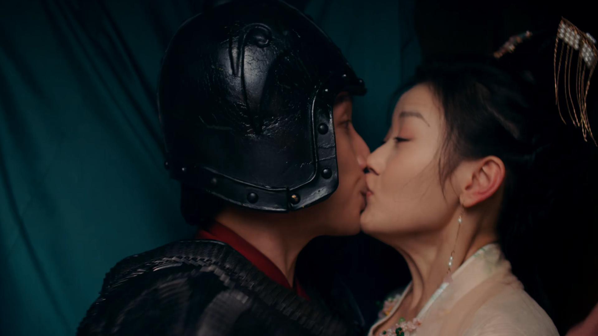 城主大人1：女子被迫穿男装当皇帝，成年后还被妃子追着要同房！