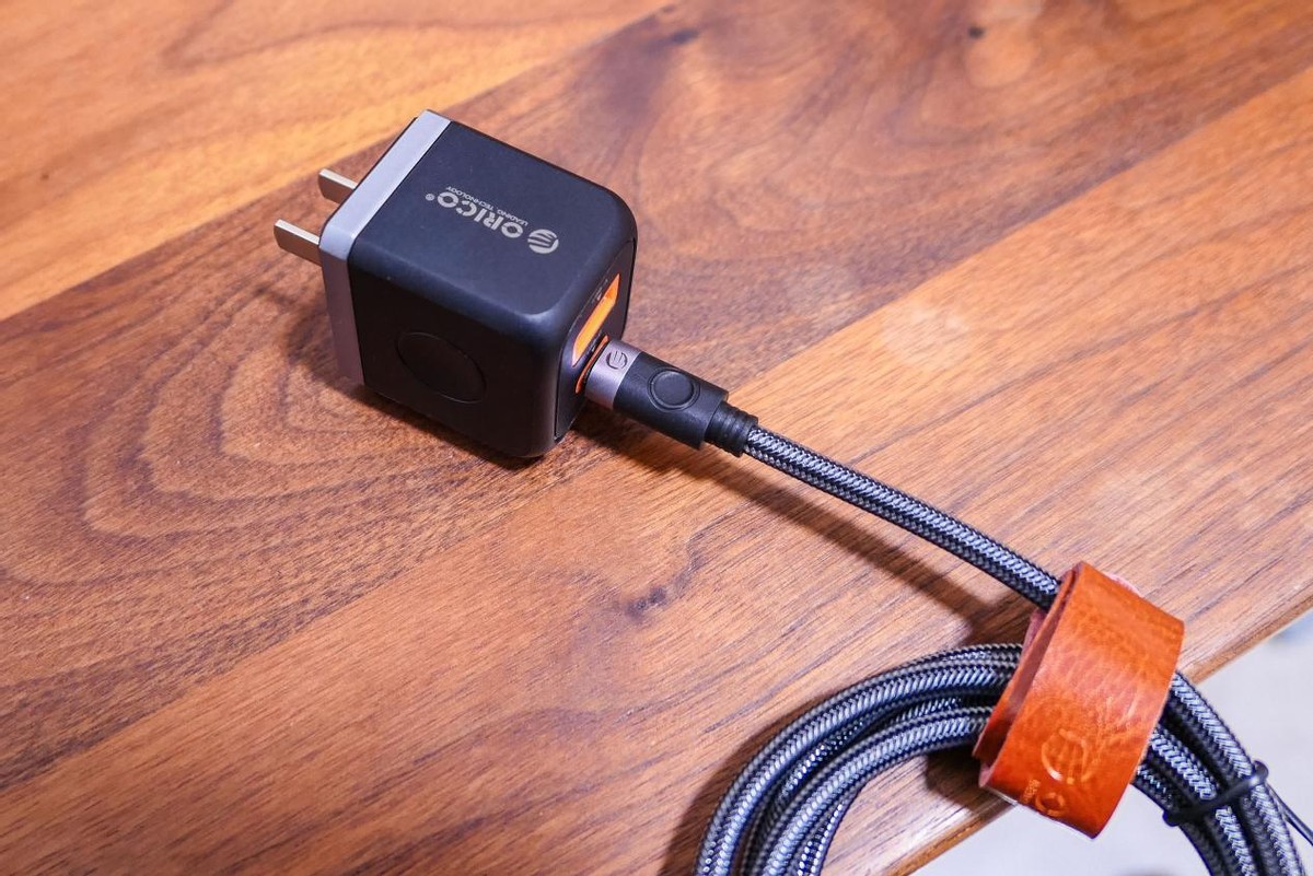 ipad用原装充电器会不会烧主板,ipad用非原装充电导致充电慢