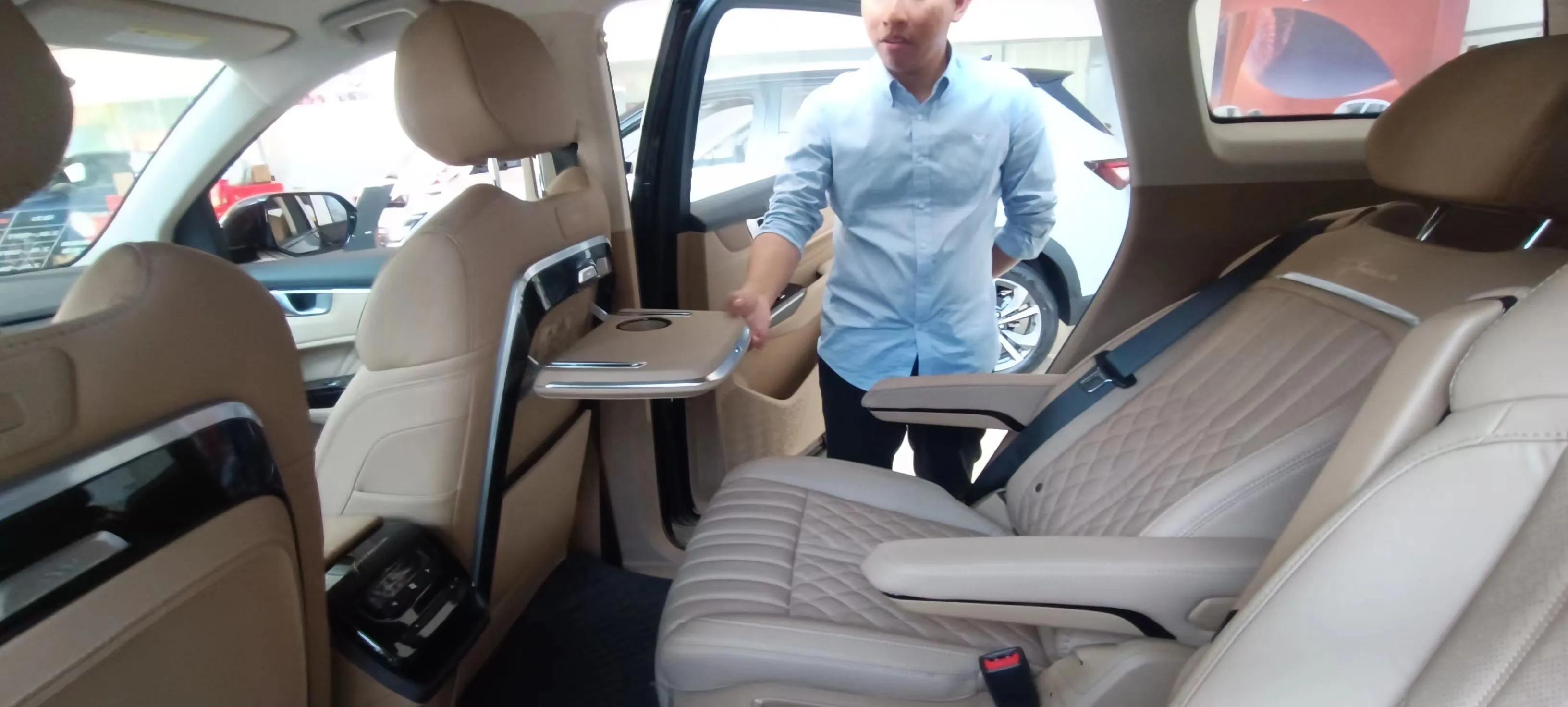 奶爸玩车记,奶爸看车