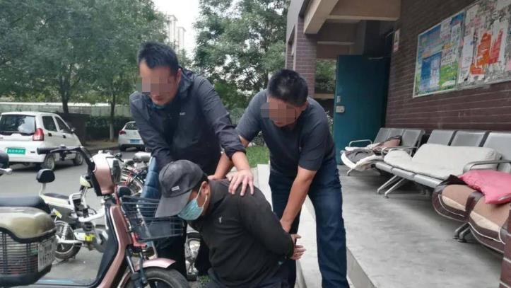 宸插濂冲瓙鎯ㄦ鎴夸腑鍑舵墜娣″畾浣滄,31宀佸コ瀛愯８姝绘ゼ椤舵鎬庝箞鏍蜂簡