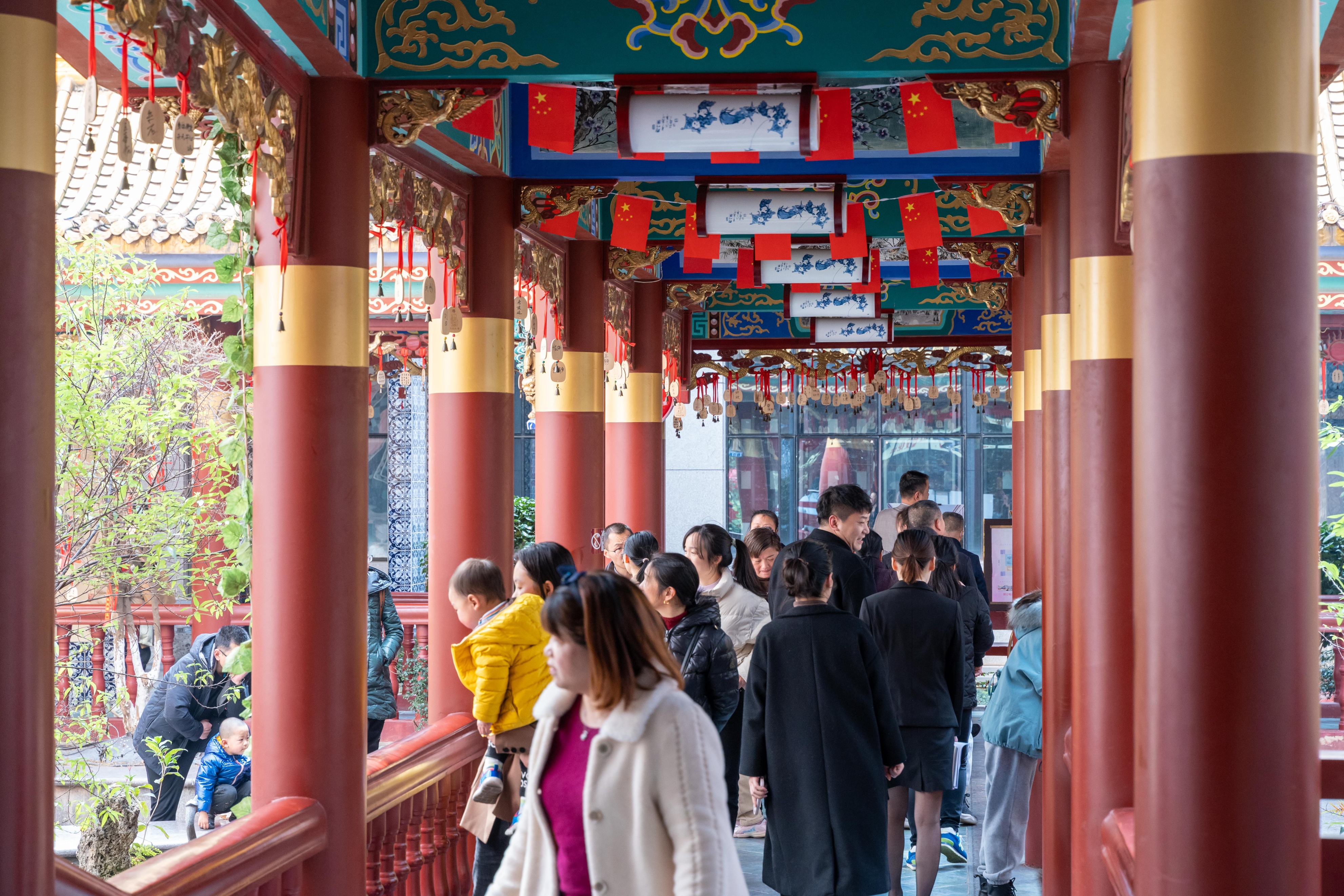 万家丽吃住游玩一体的地方,来全友家居一站式购物